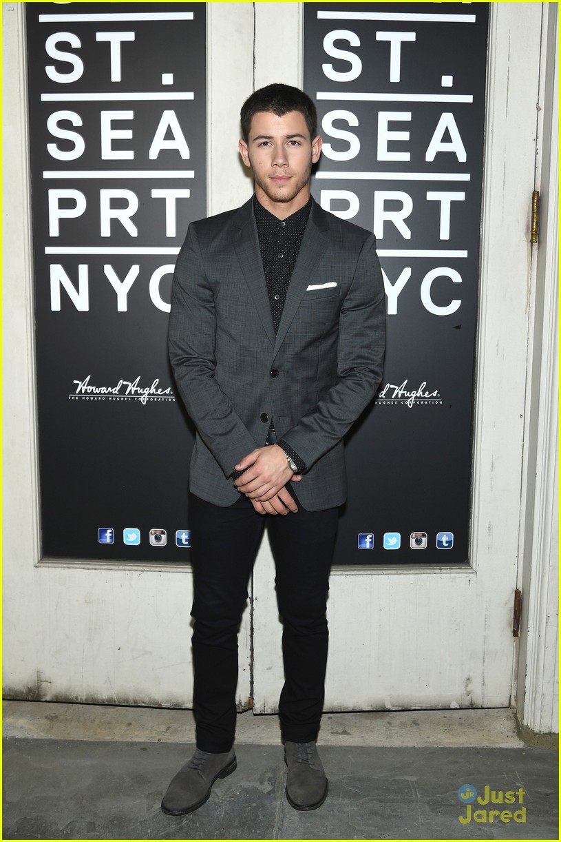 nick jonas doesnt wear purity ring anymore 04