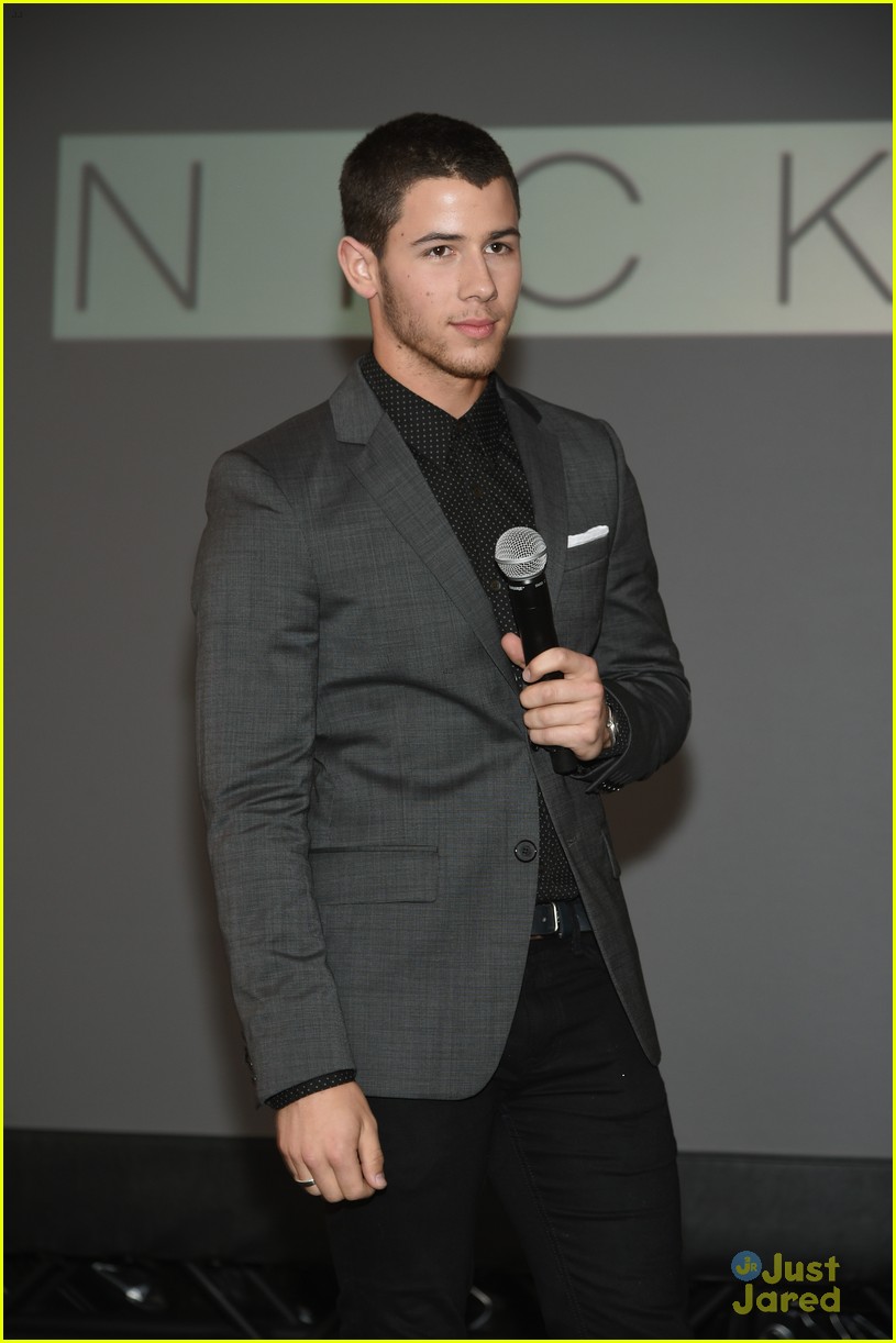 nick jonas doesnt wear purity ring anymore 08