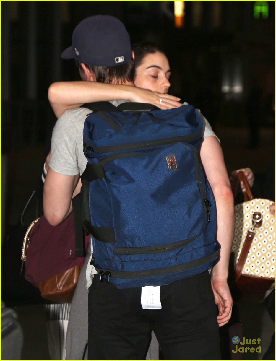 adelaide kane torrance coombs hug it out toronto airport 04