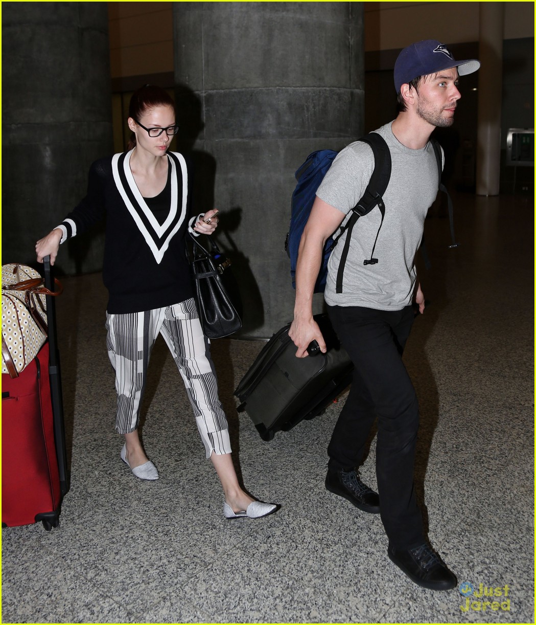 adelaide kane torrance coombs hug it out toronto airport 13