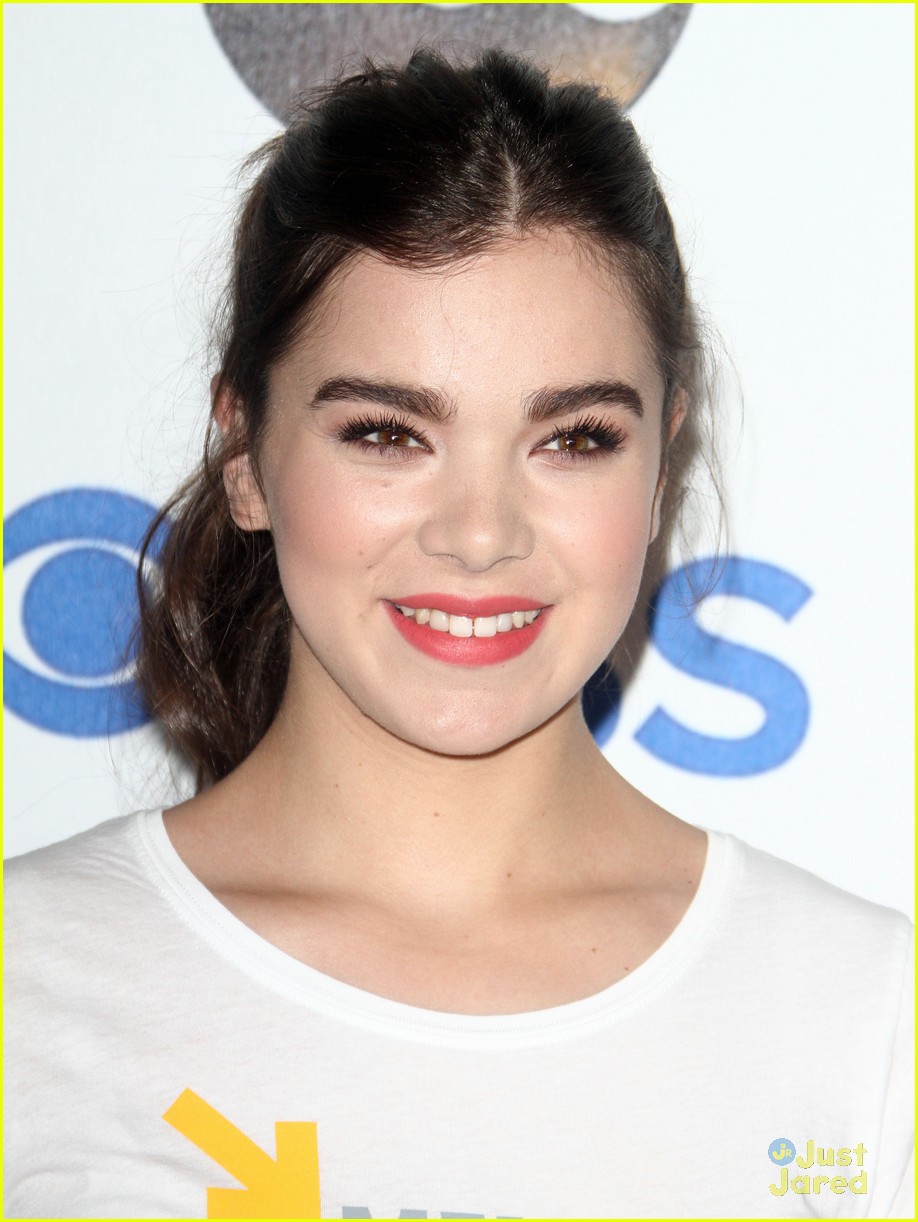 hailee steinfeld italia ricci stand up to cancer 10