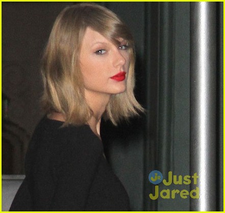 taylor swift changes up outfit nyc 03