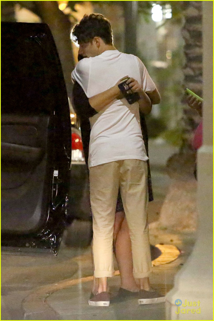 nathan sykes hugs fans west hollywood 04