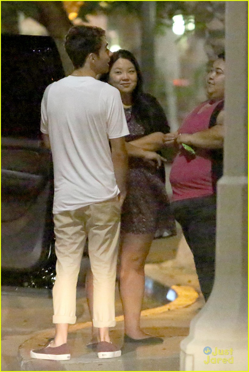 nathan sykes hugs fans west hollywood 06