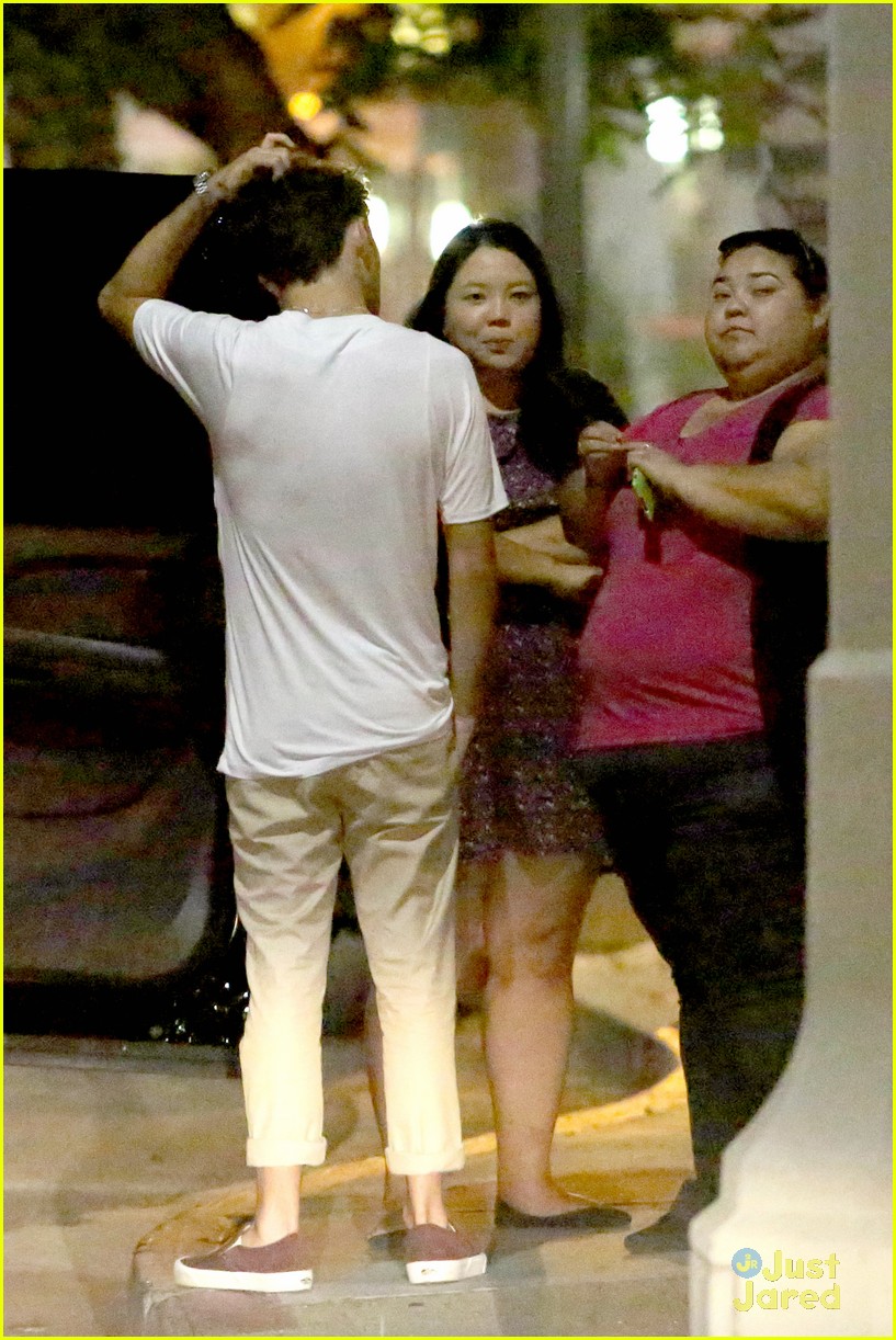nathan sykes hugs fans west hollywood 10