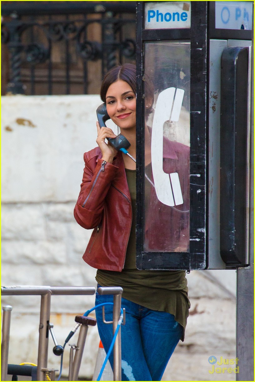 victoria justice phone booth brooklyn eye candy 08
