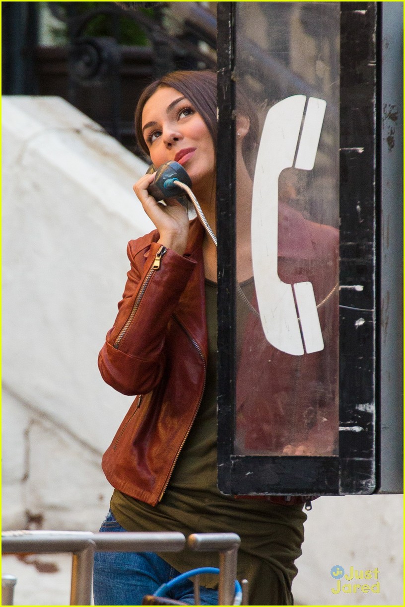 victoria justice phone booth brooklyn eye candy 09