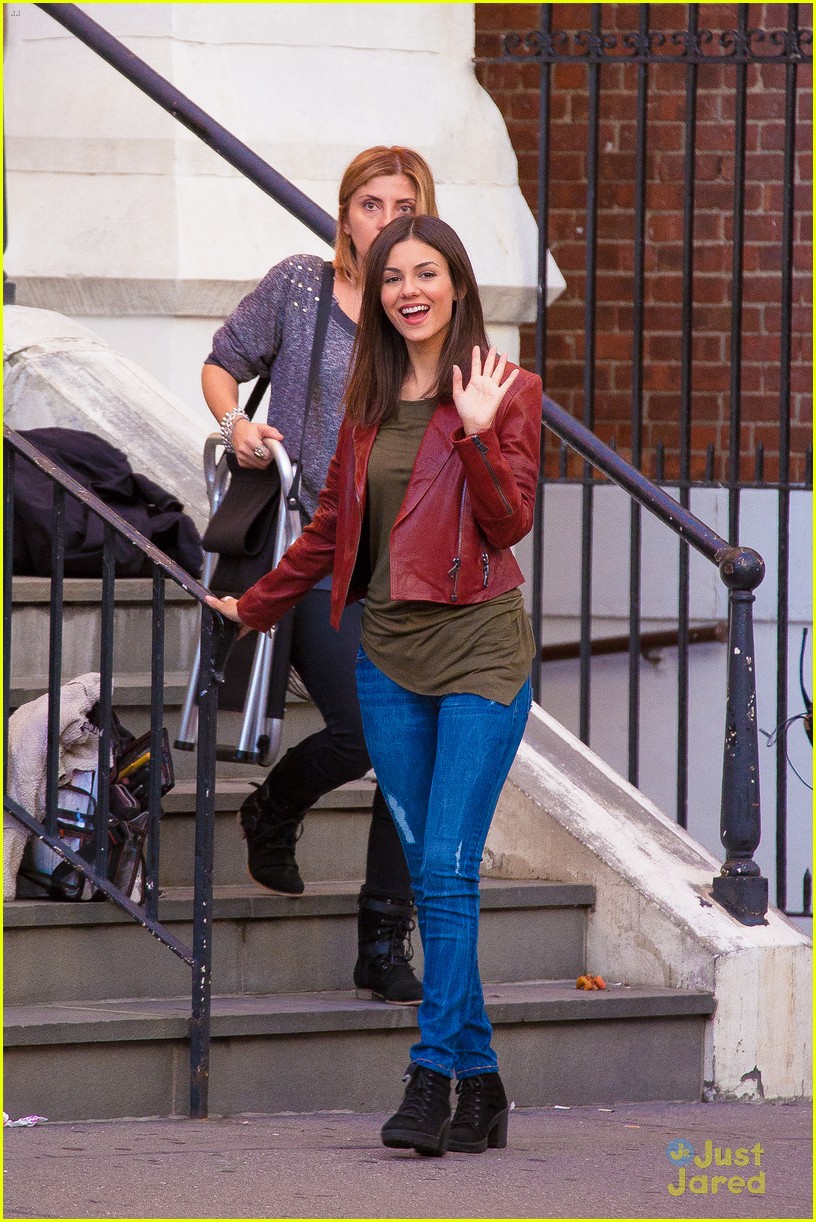 victoria justice phone booth brooklyn eye candy 11