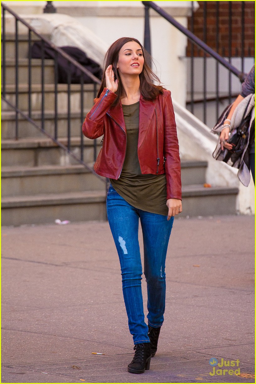 victoria justice phone booth brooklyn eye candy 19