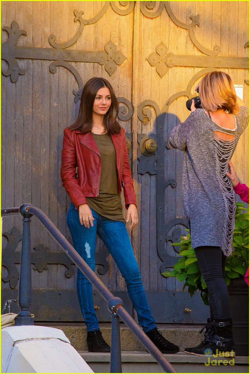 victoria justice phone booth brooklyn eye candy 25