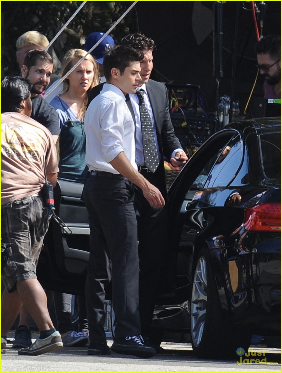 zac efron switches suit we are your friends set 02