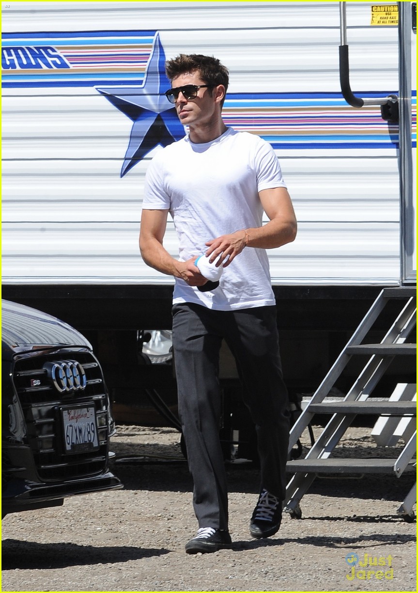 zac efron switches suit we are your friends set 14