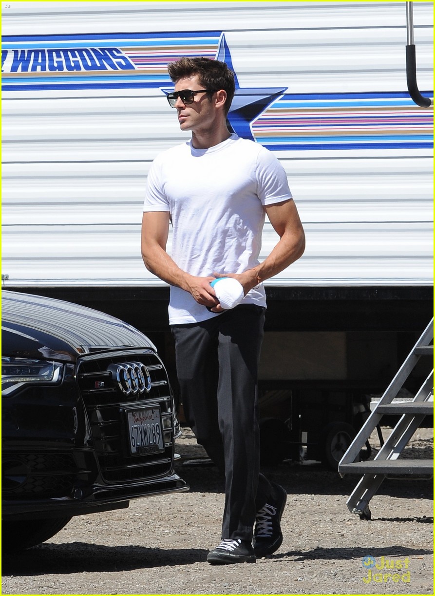 zac efron switches suit we are your friends set 15