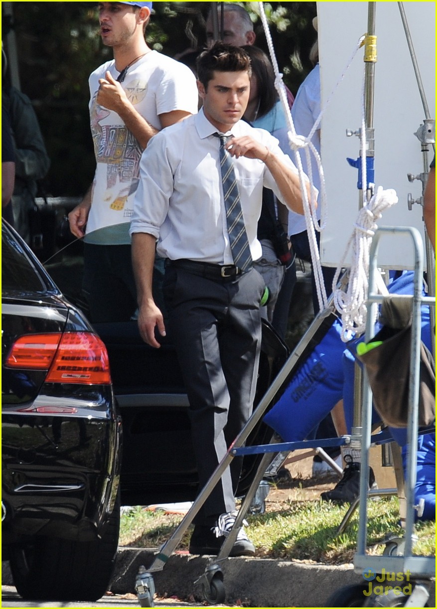 zac efron switches suit we are your friends set 17