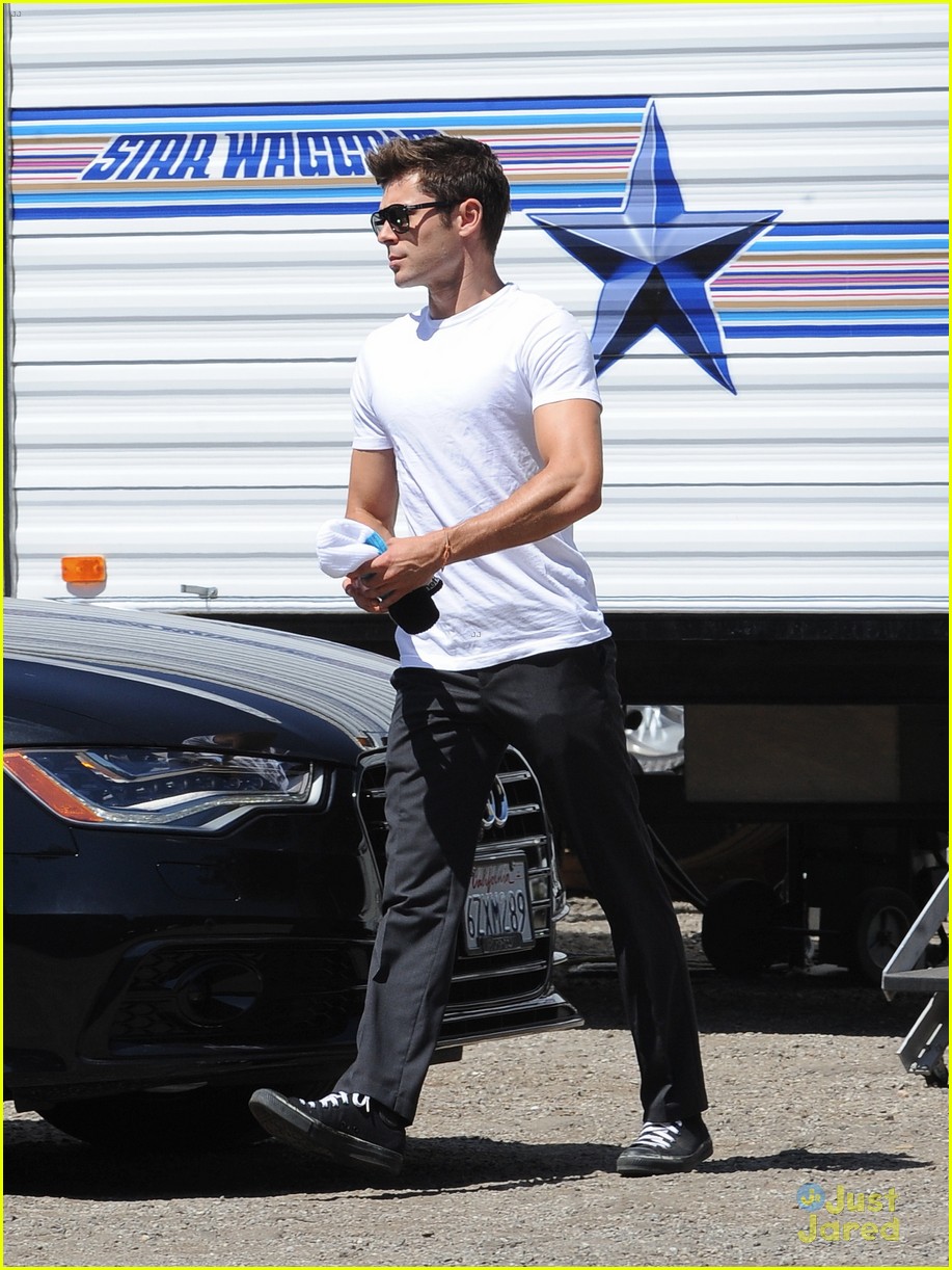 zac efron switches suit we are your friends set 19