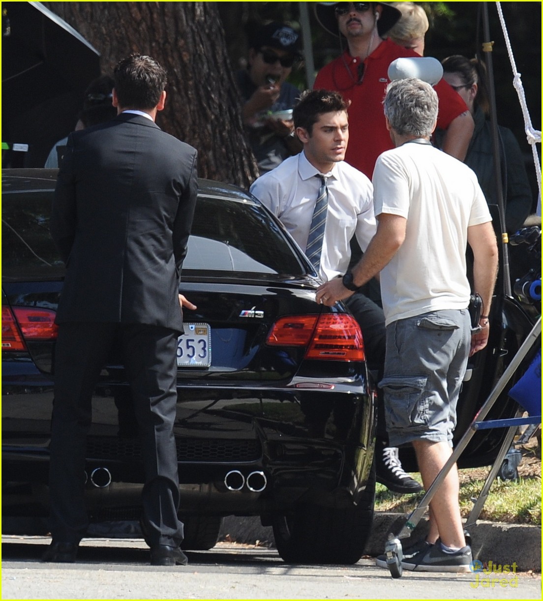 zac efron switches suit we are your friends set 28