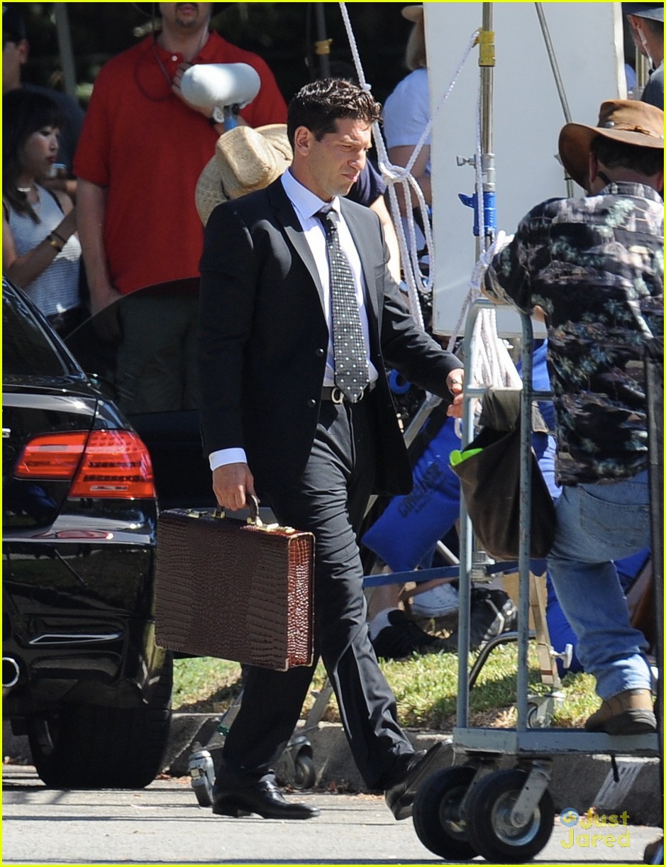 zac efron switches suit we are your friends set 29