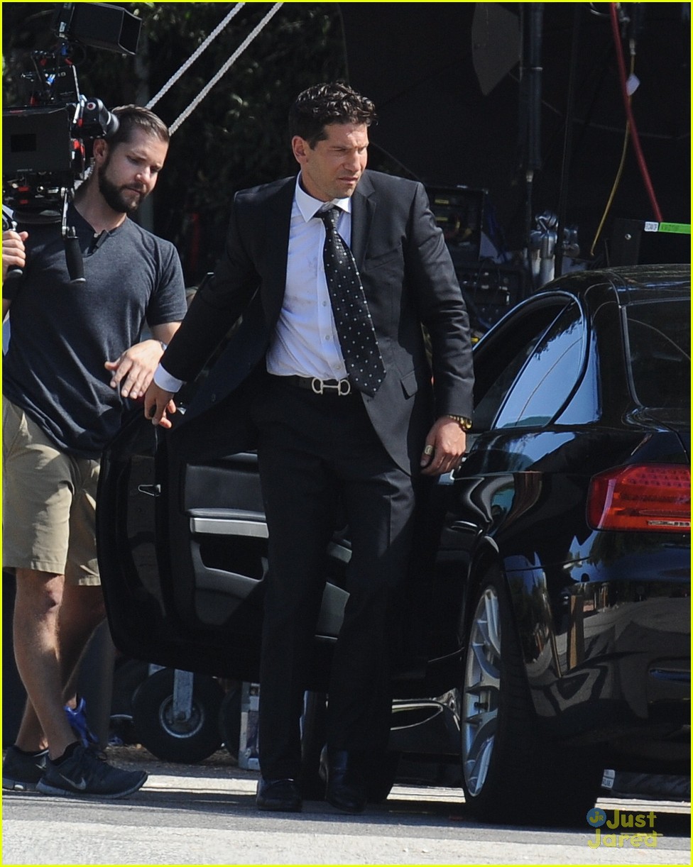 zac efron switches suit we are your friends set 30
