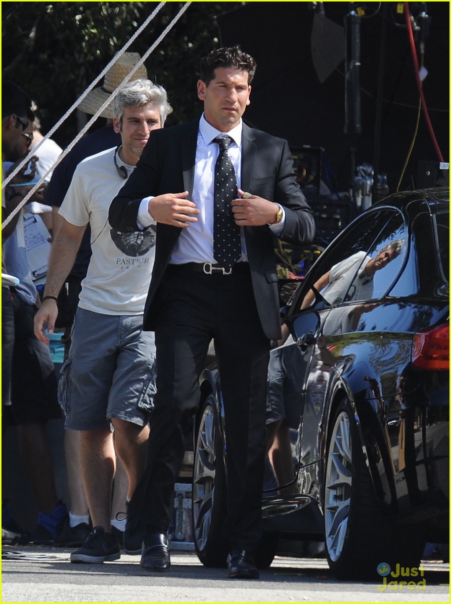 zac efron switches suit we are your friends set 32