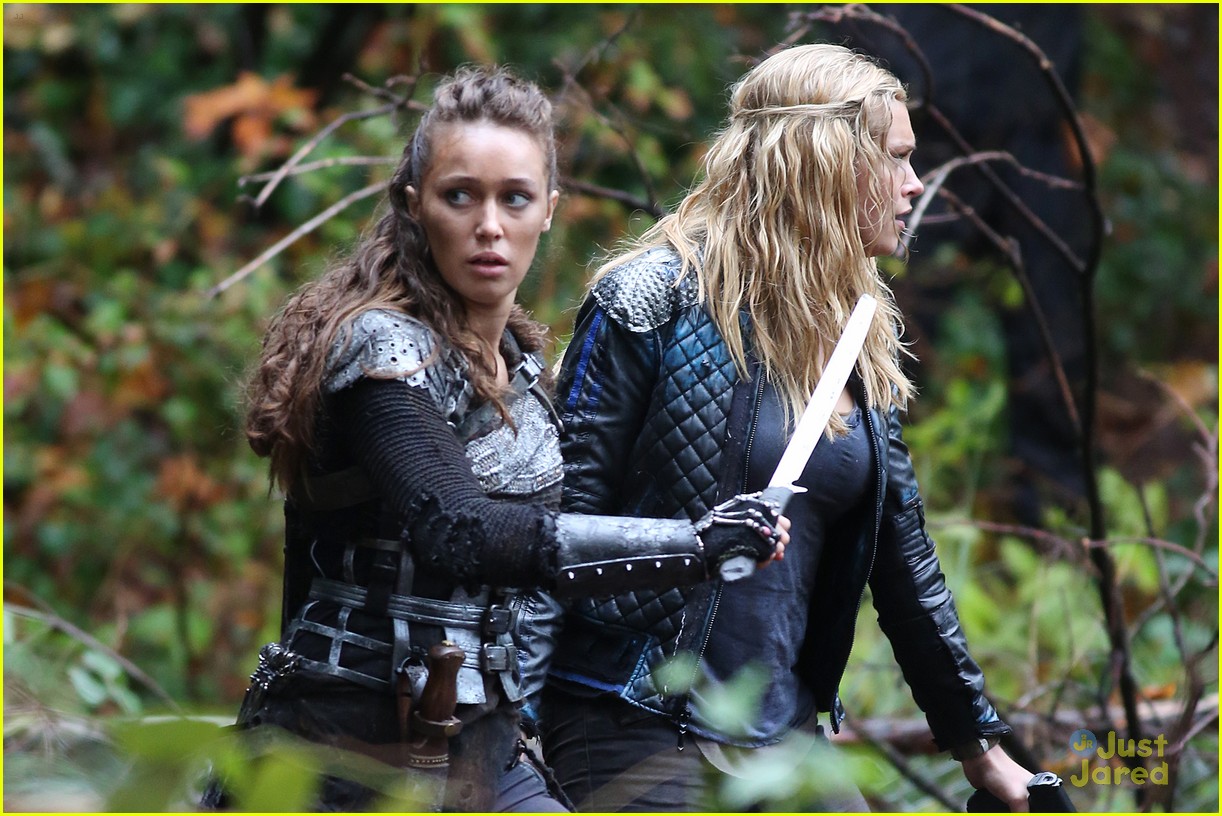 Eliza Taylor Heads Back Into The Woods on 'The 100' | Photo 736036 ...