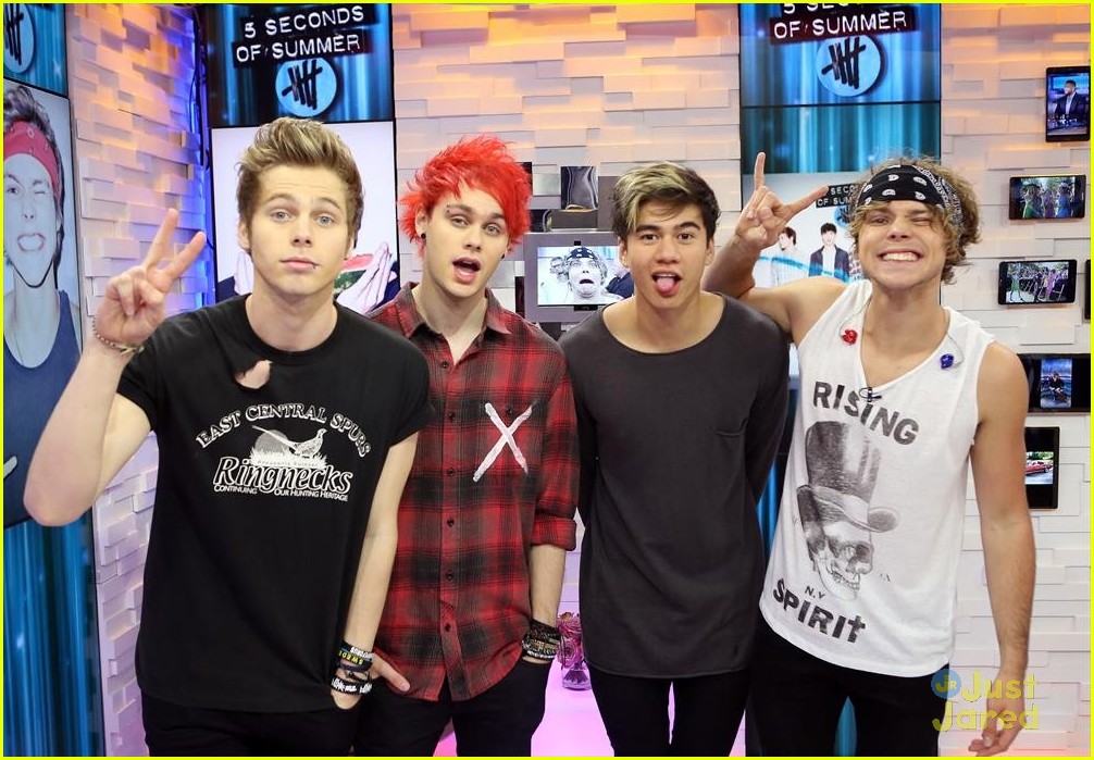 5 seconds of summer gma performance 03