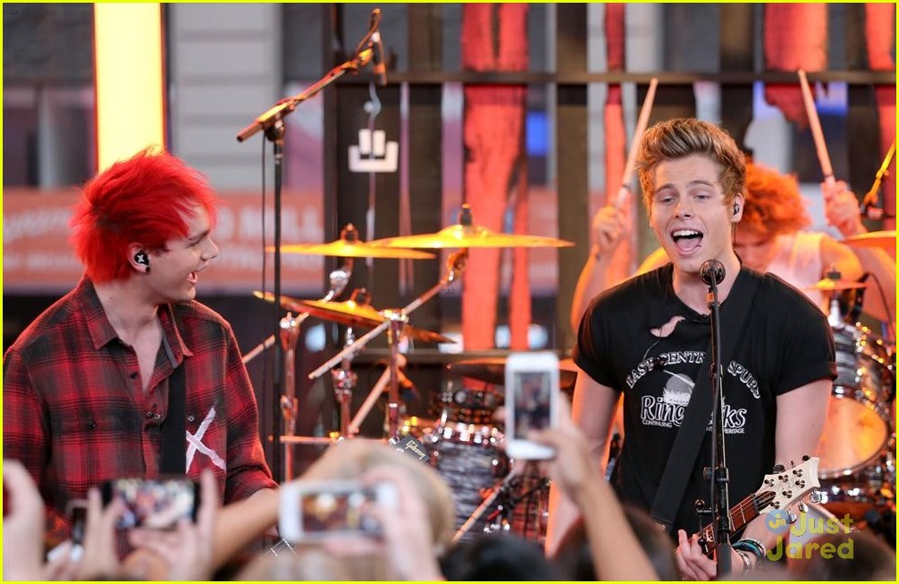 5 seconds of summer gma performance 09