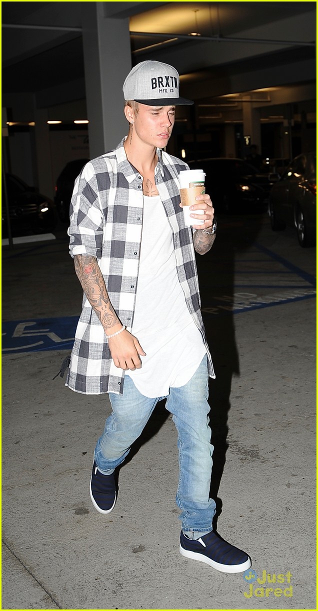 justin bieber coffee at the grove 01