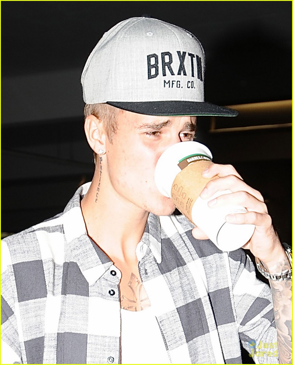 justin bieber coffee at the grove 04