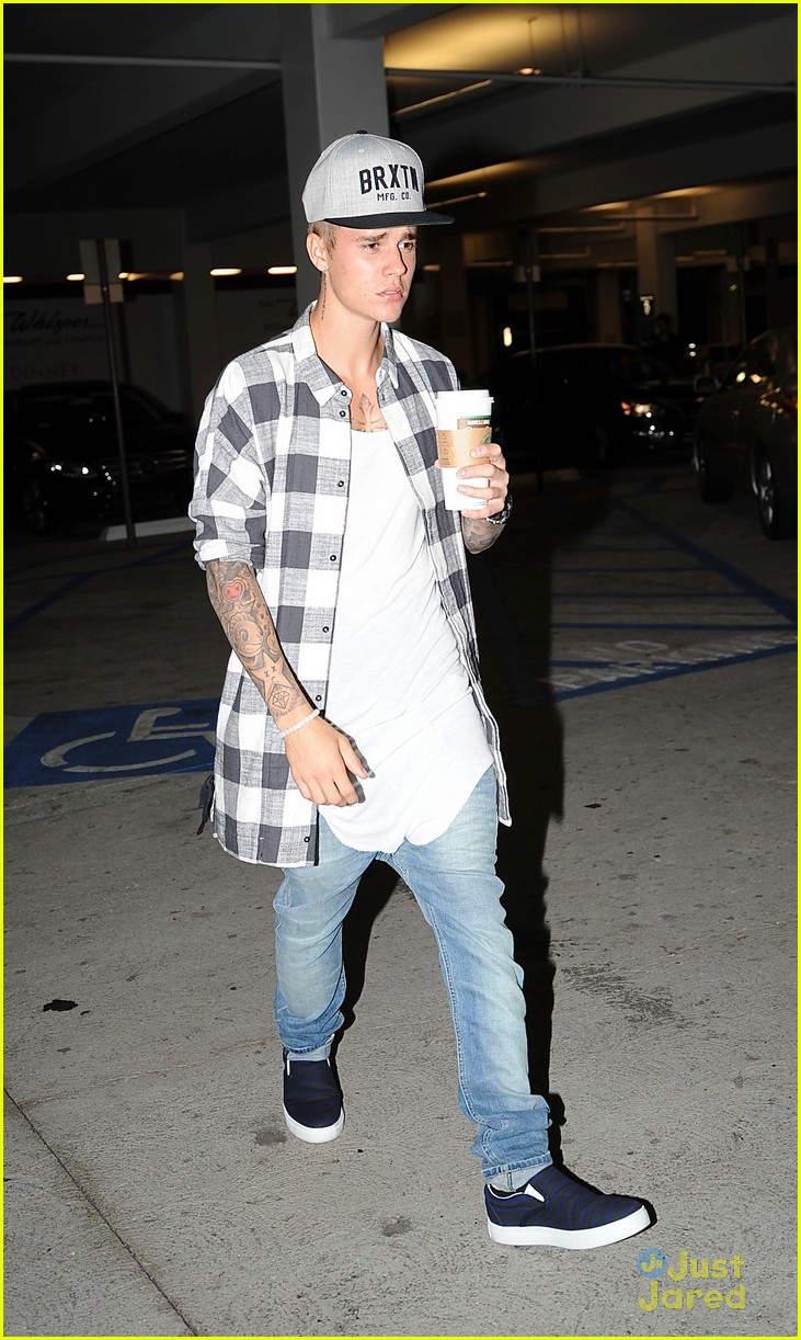 justin bieber coffee at the grove 05