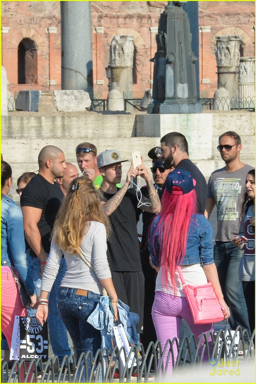 justin bieber cant help taking pics of rome 12