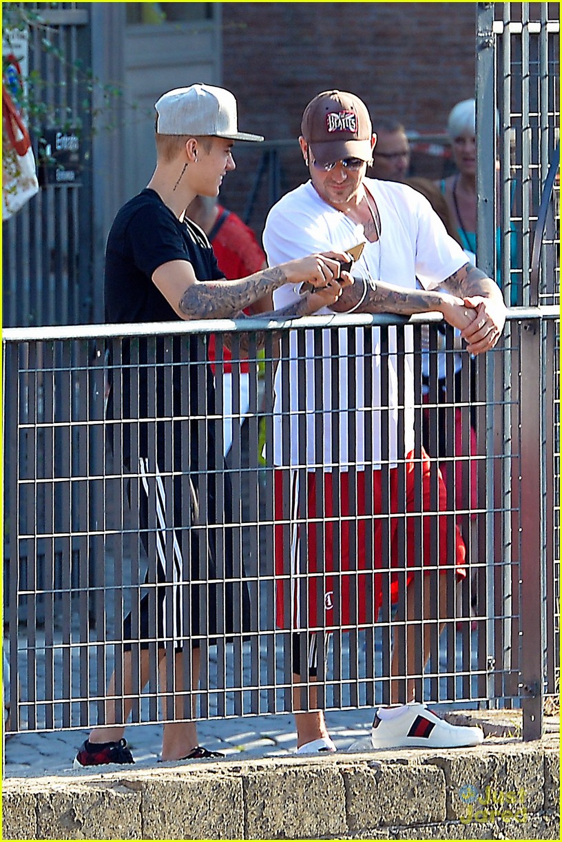 justin bieber cant help taking pics of rome 18