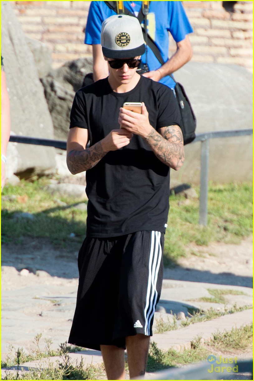 justin bieber cant help taking pics of rome 20