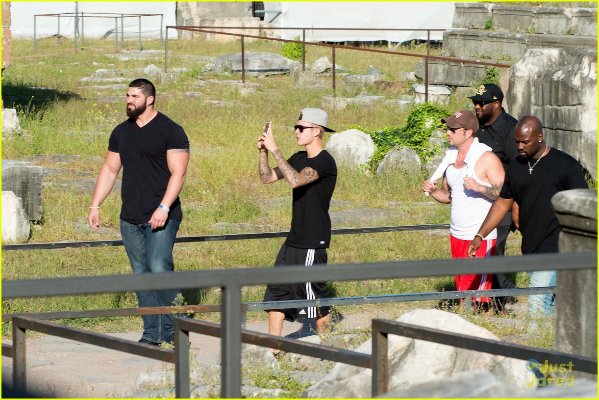 justin bieber cant help taking pics of rome 29
