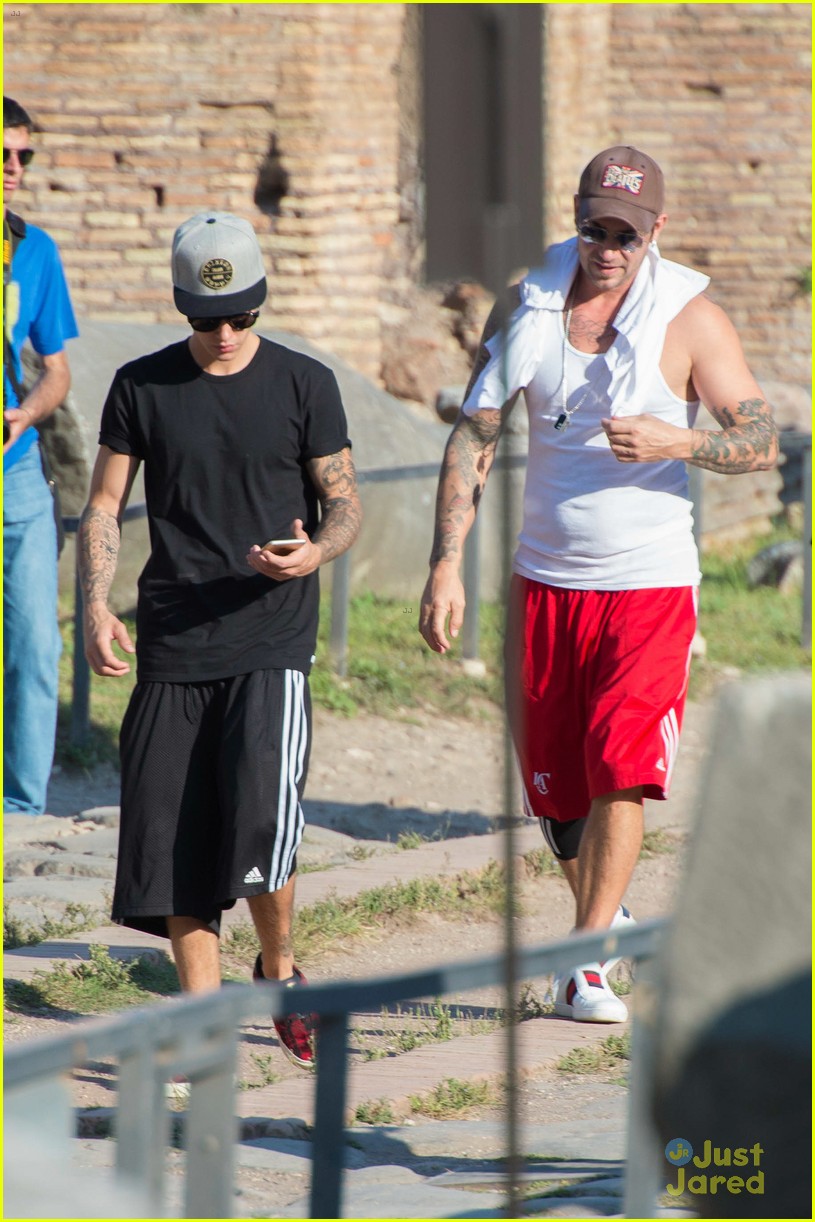justin bieber cant help taking pics of rome 30