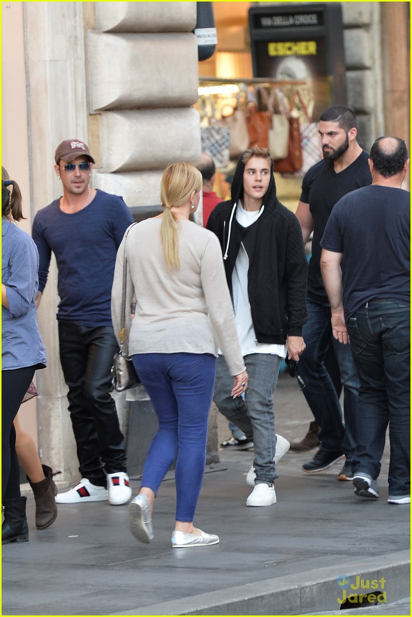justin bieber dad jeremy become tourists in rome 11