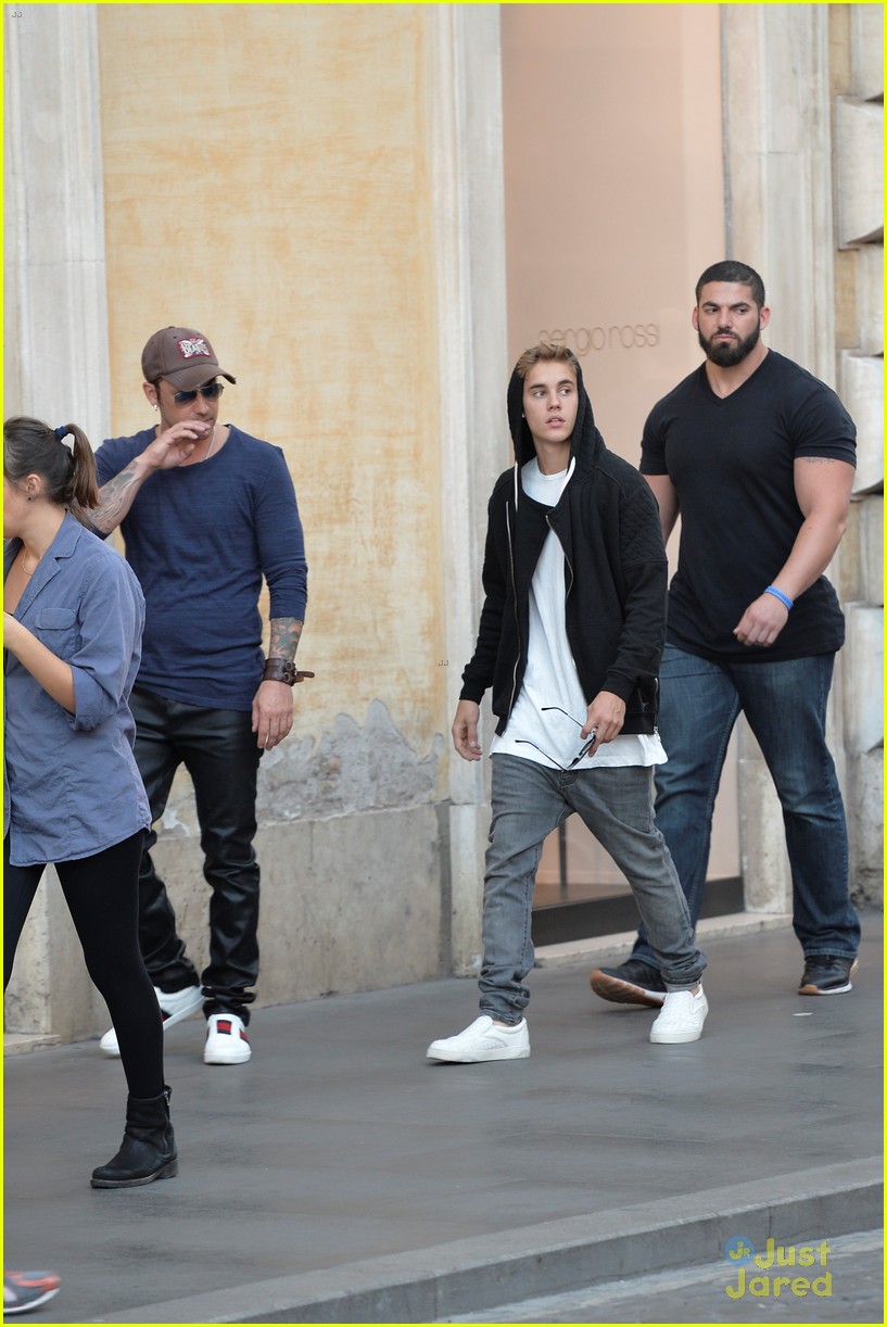 justin bieber dad jeremy become tourists in rome 12