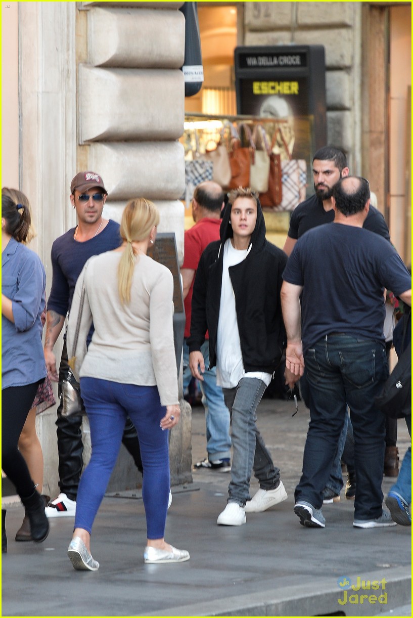 justin bieber dad jeremy become tourists in rome 15