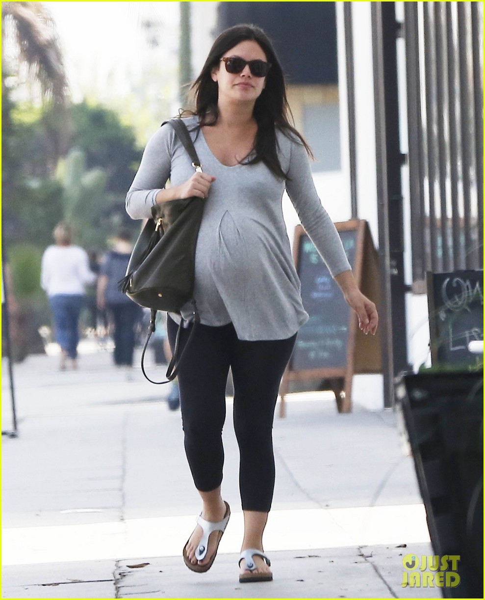 rachel bilson gets a checkup before her babys arrival 06