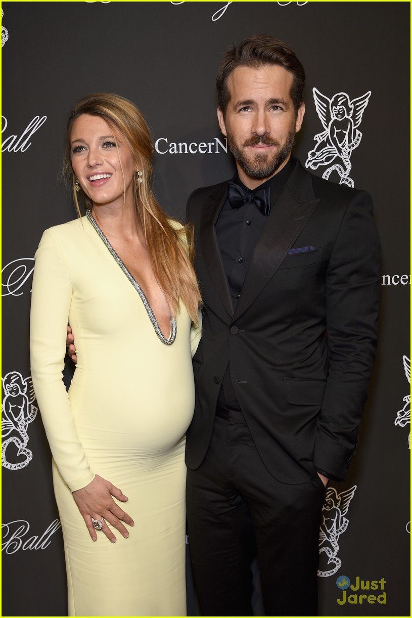blake lively accentuates baby bump with a beaming ryan reynolds 10
