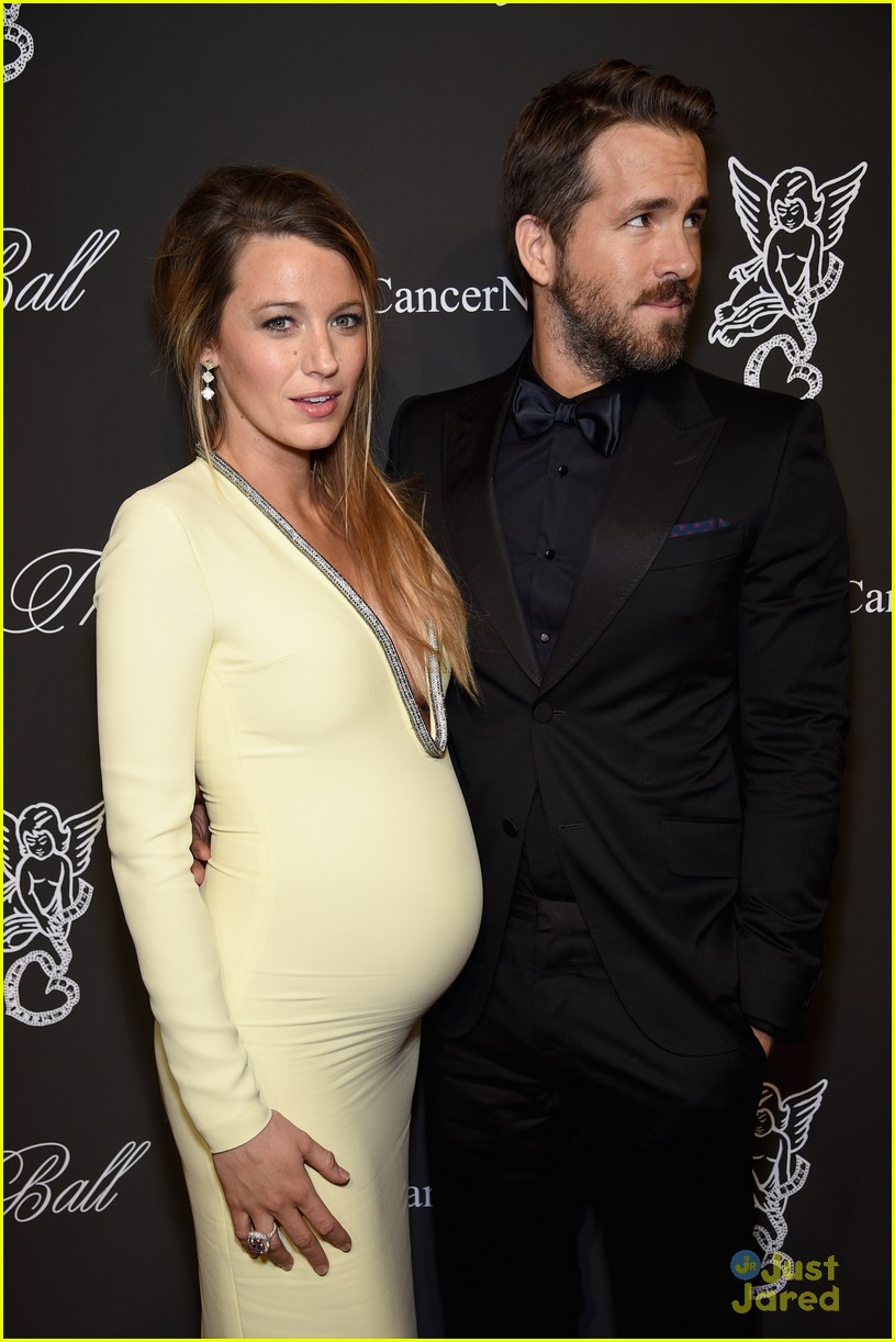 blake lively accentuates baby bump with a beaming ryan reynolds 15