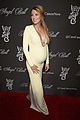blake lively accentuates baby bump with a beaming ryan reynolds 11