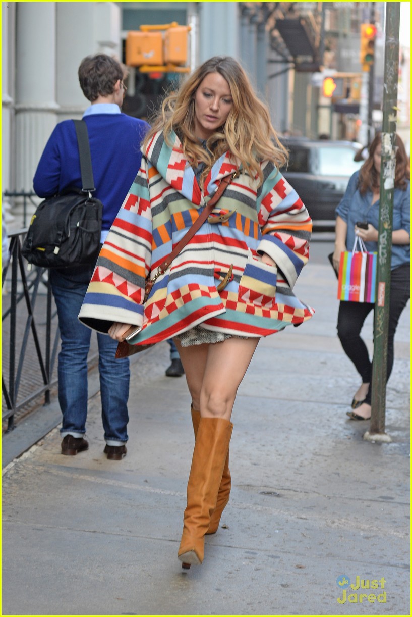 pregnant blake lively goes shopping for baby clothes 05