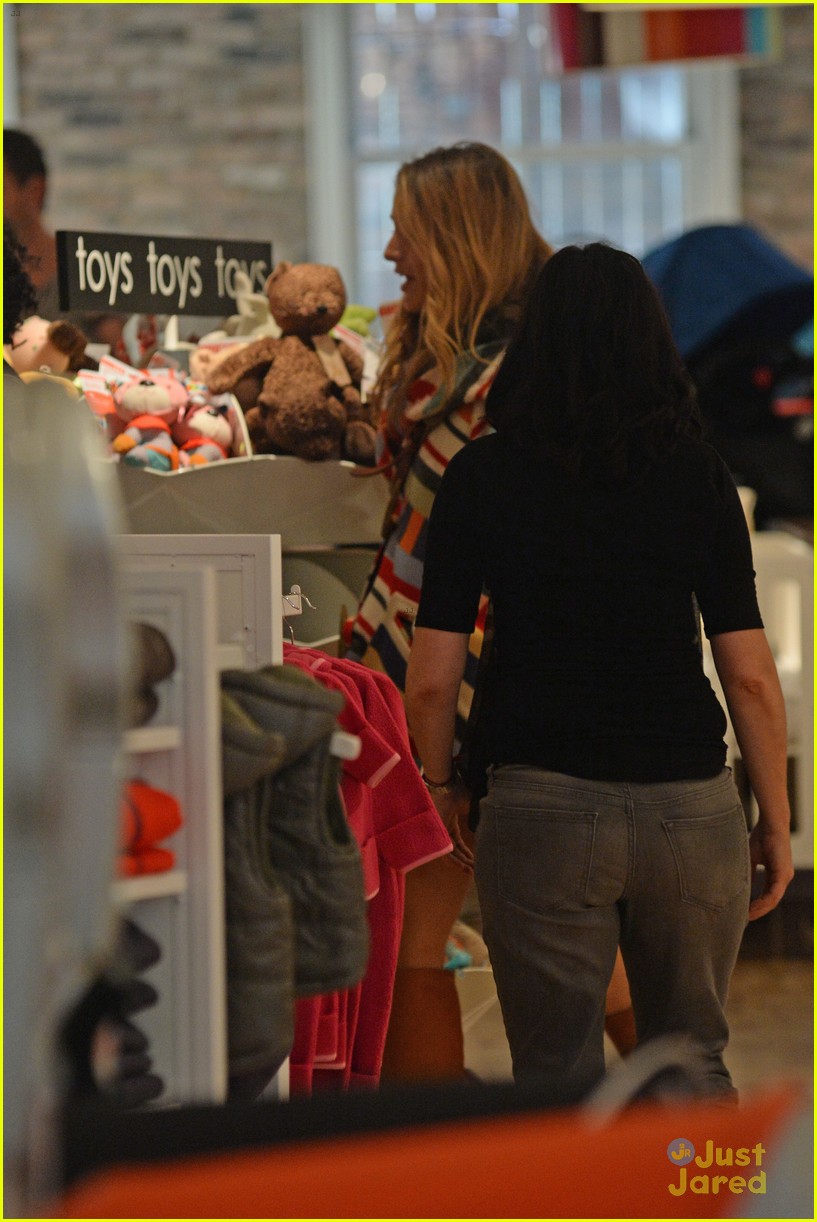 pregnant blake lively goes shopping for baby clothes 19