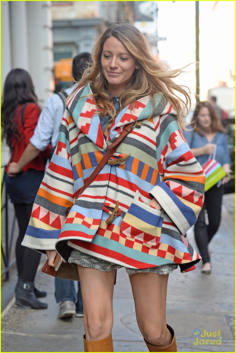 pregnant blake lively goes shopping for baby clothes 22