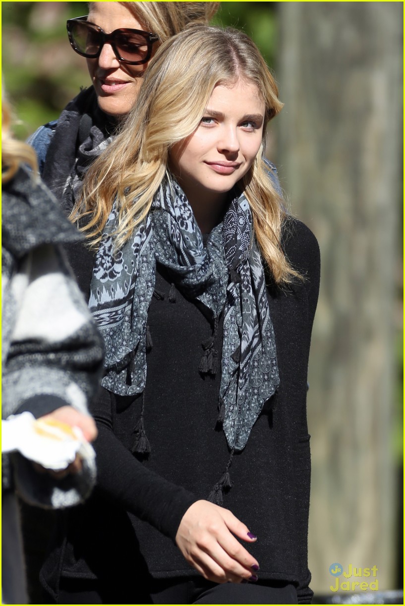 chloe moretz 5th wave haunted forest 01
