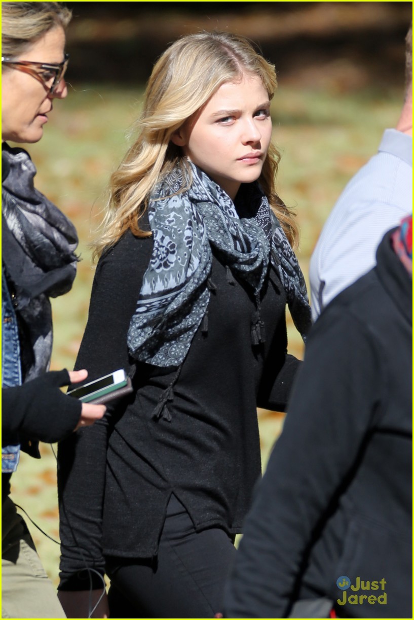 chloe moretz 5th wave haunted forest 06