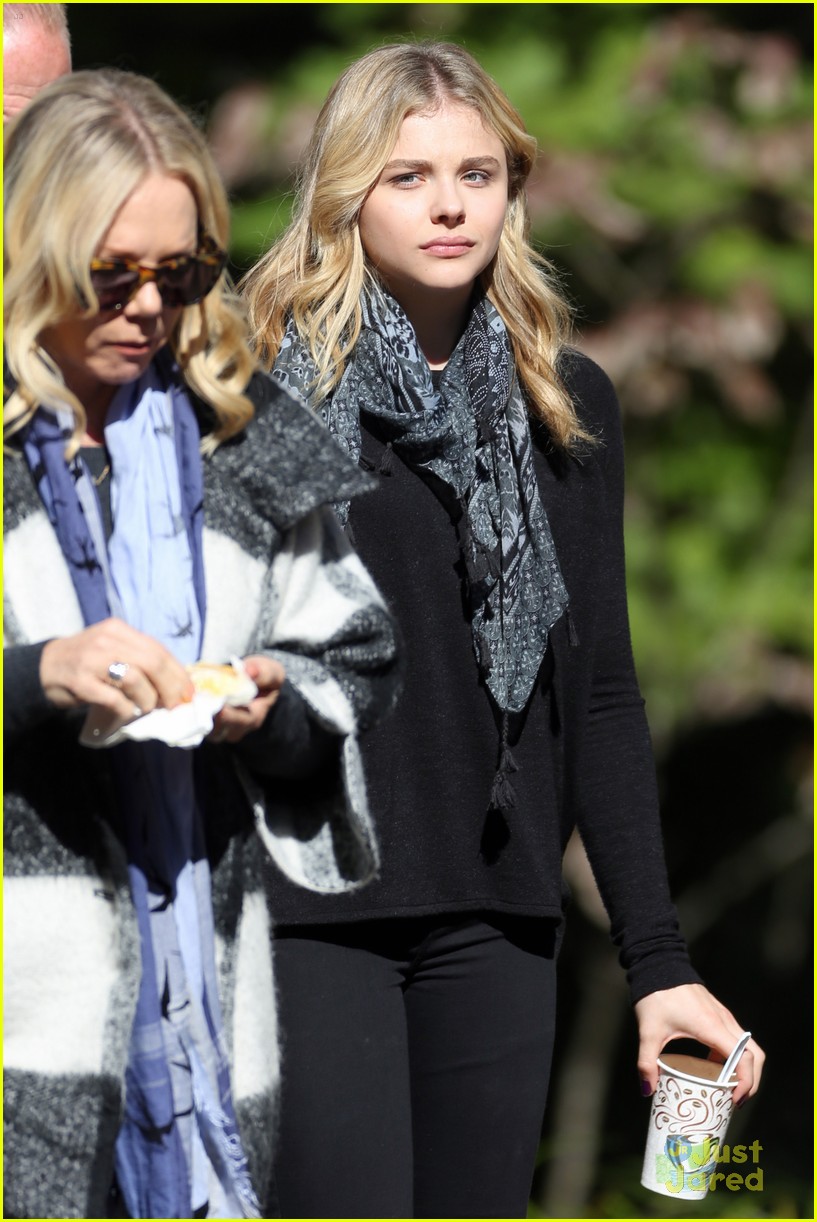 chloe moretz 5th wave haunted forest 08