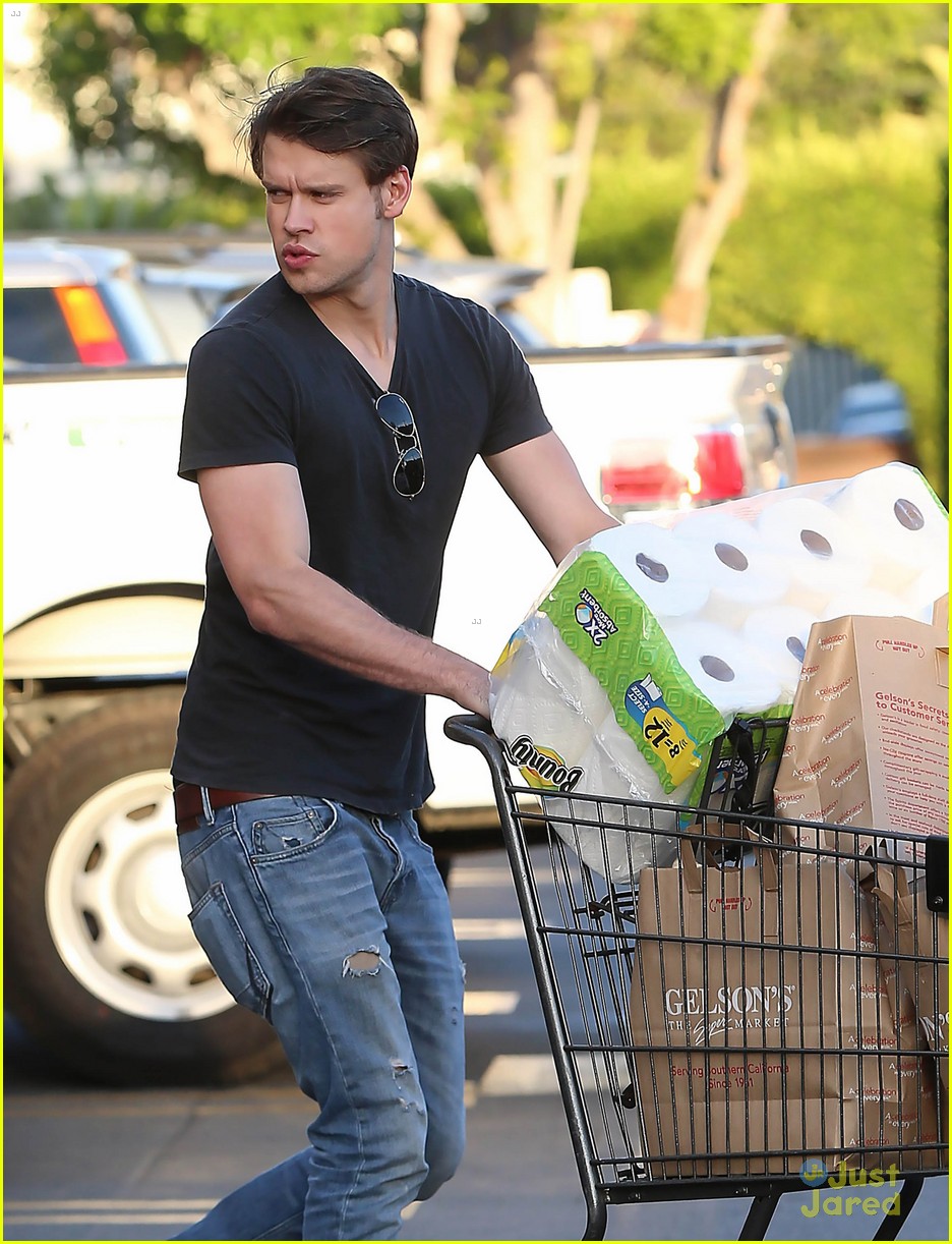 chord overstreet shopping before dodgers game 02