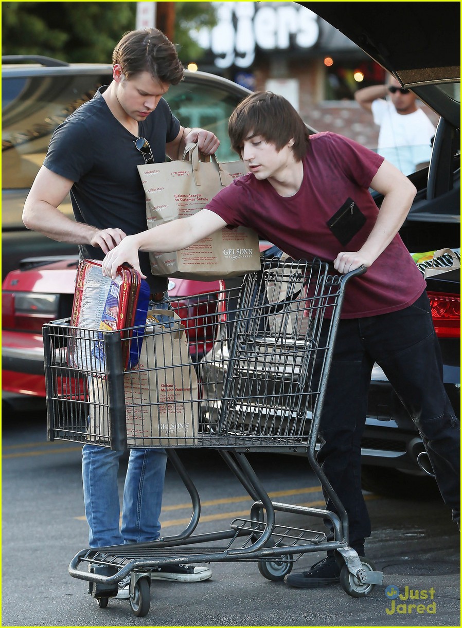 chord overstreet shopping before dodgers game 09