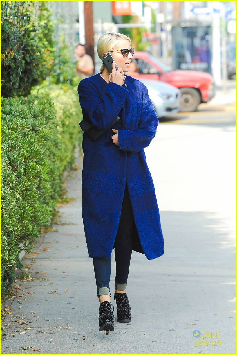 dianna agron opening ceremony stop blue coat 15